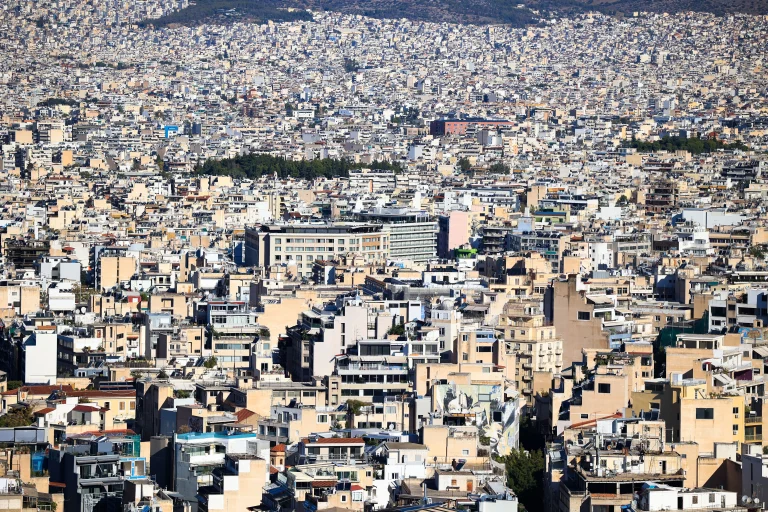 Ενοίκια: Για ποια ακίνητα “κλειδώνουν” σταθερά για τρία χρόνια