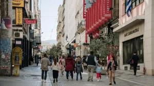«Ασφυξία» στο λιανεμπόριο, «υπό ομηρία» οι μικρές επιχειρήσεις