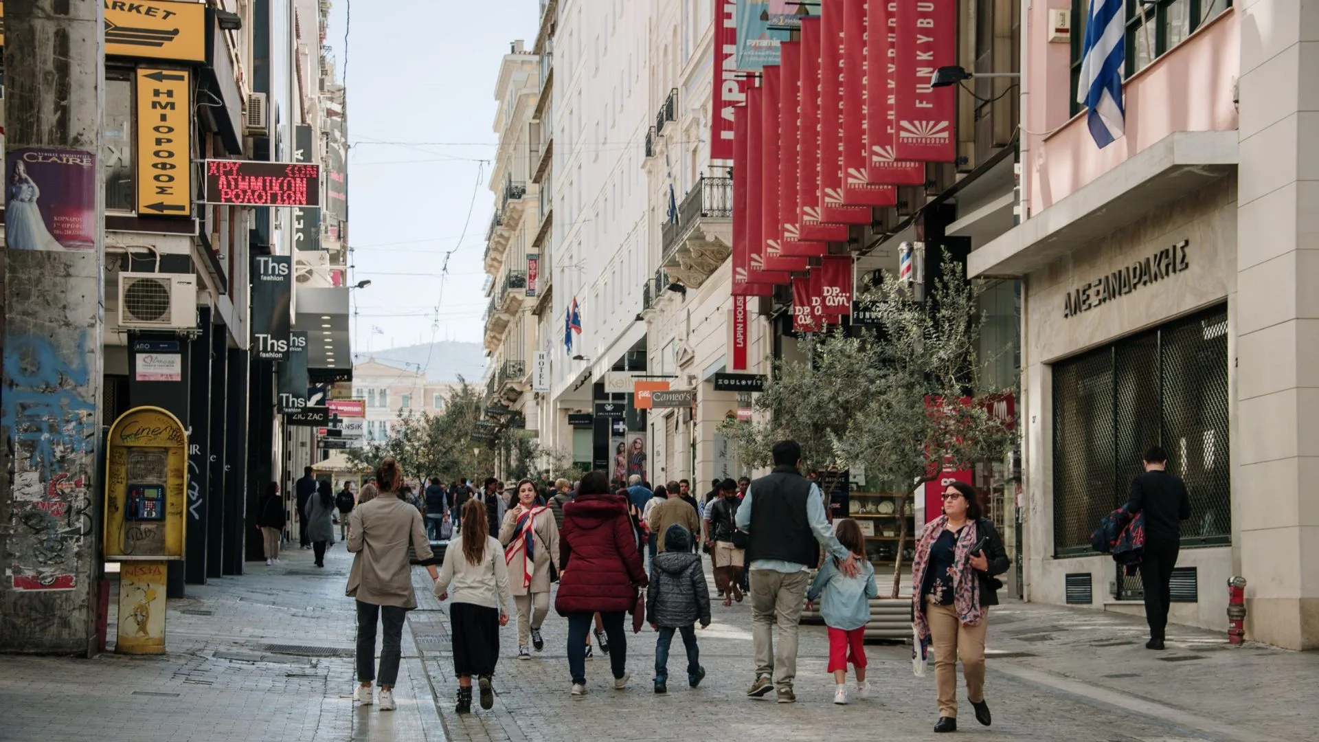 «Ασφυξία» στο λιανεμπόριο, «υπό ομηρία» οι μικρές επιχειρήσεις