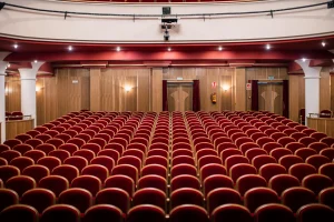 Οι παραστάσεις που κάνουν πρεμιέρα σήμερα