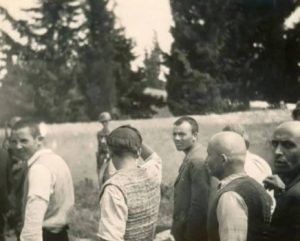Διεκόπη η δημοπρασία για τις φωτογραφίες της Καισαριανής – Σε διάλογο με το ελληνικό κράτος ο κάτοχός τους