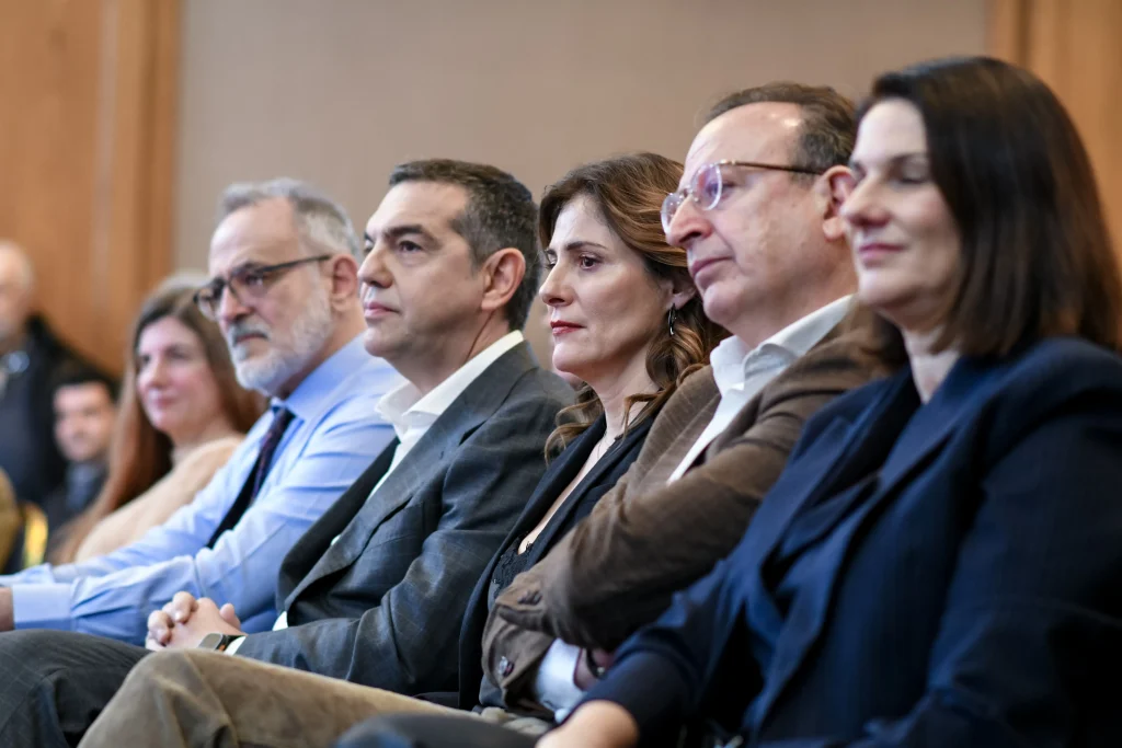 Σε εξέλιξη η παρουσίαση του βιβλίου «Ιθάκη» του Αλέξη Τσίπρα στα Γιάννενα