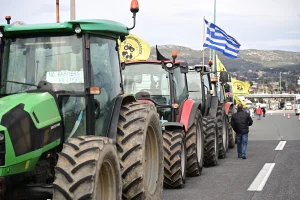 Στις Αφίδνες κατέφθασαν τα πρώτα τρακτέρ – Το απόγευμα το συλλαλητήριο στο Σύνταγμα
