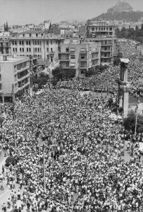 Η κηδεία του Παλαμά μετατράπηκε σε μαζική συγκέντρωση με έντονο πατριωτικό χαρακτήρα.