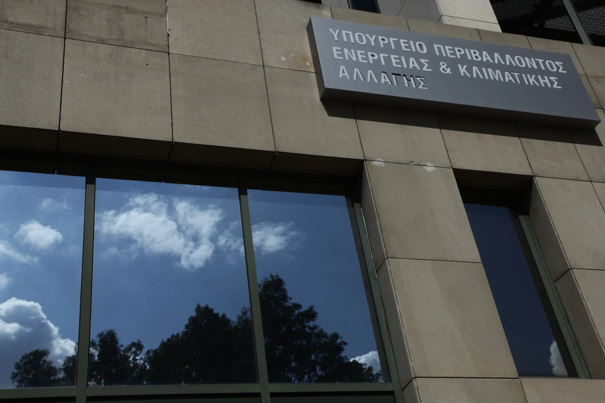 ΥΠΕΝ: Παρελήφθησαν 151 νέα οχήματα για τη δασοπροστασία