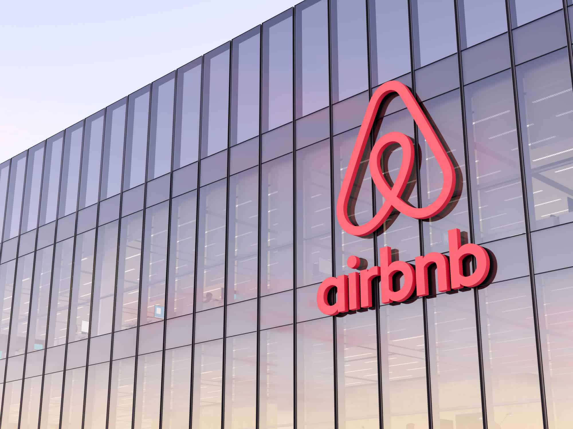 «Φρενάρει» η ανάπτυξη του Airbnb στην Ελλάδα – Πού ανεβαίνουν και πού πέφτουν τα έσοδα