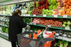 Τι αλλάζει για τις τιμές στα ράφια – Τα νέα μέτρα κατά της ακρίβειας
