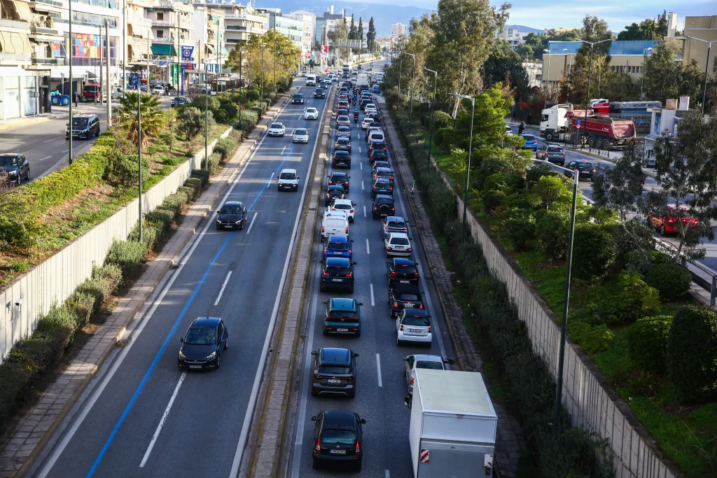 ΑΑΔΕ: Τι αλλάζει στην απαλλαγή από το τέλος ταξινόμησης αυτοκινήτων – Η νέα διαδικασία και τα δικαιολογητικά