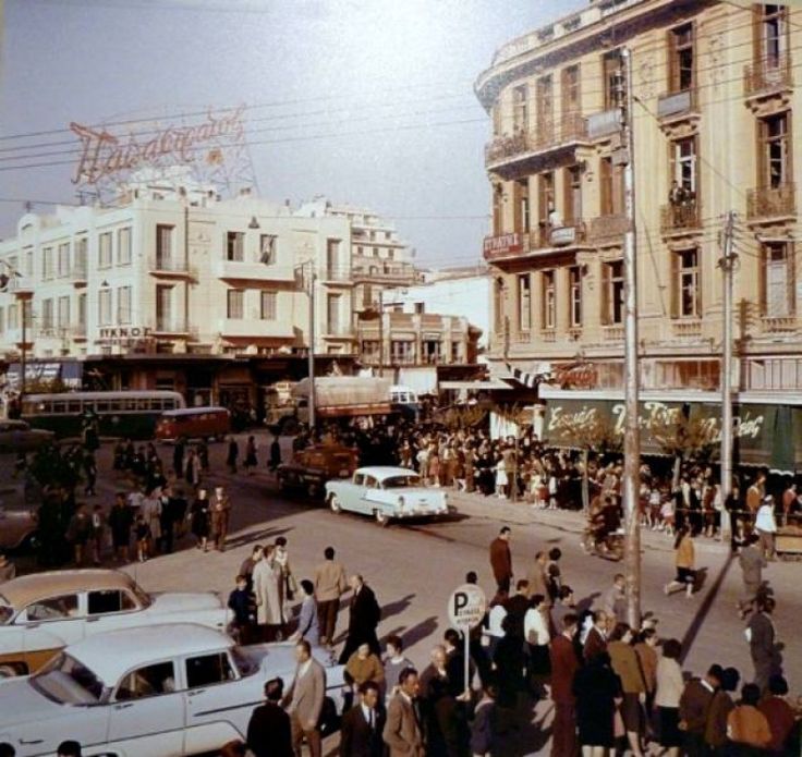 Εικόνες από τη Θεσσαλονίκη της δεκαετίας του 1960, περίοδο κατά την οποία η υπόθεση του «δράκου του Σέιχ Σου» κυριαρχούσε στην επικαιρότητα και προκαλούσε φόβο στην κοινωνία.