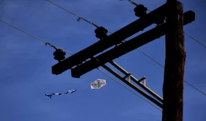 Καθαρά Δευτέρα και χαρταετός: Ο ΔΕΔΔΗΕ προειδοποιεί για κίνδυνο ηλεκτροπληξίας