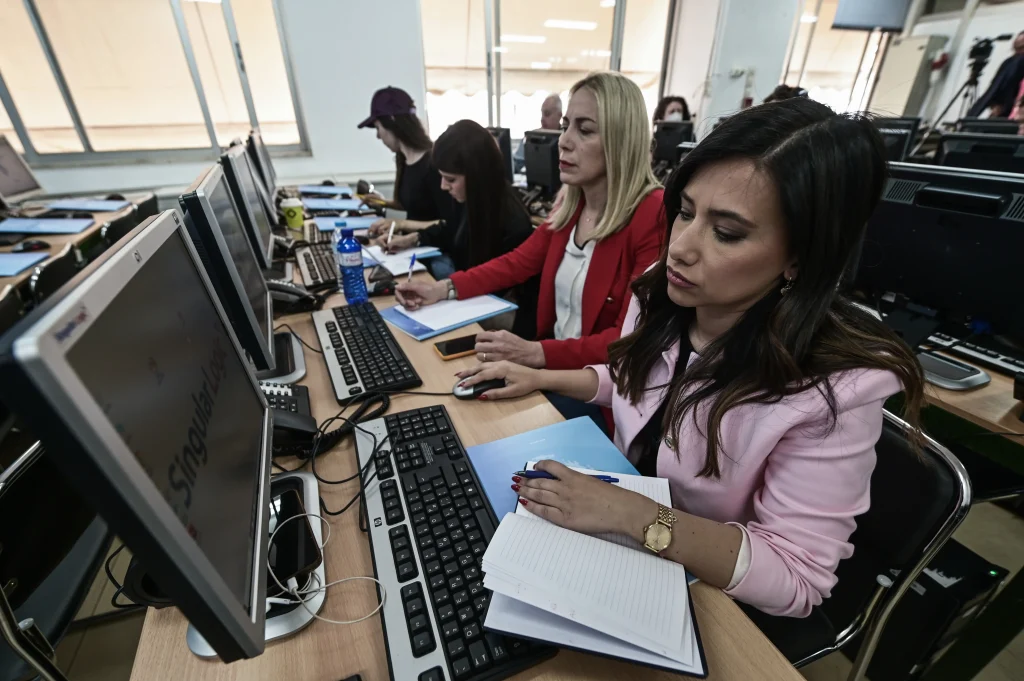 Ζεστό χρήμα από 1.200 ευρώ σε συνταξιούχους και δημοσίους