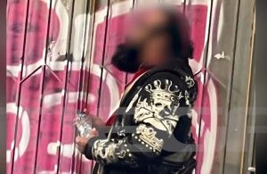 Φωτογραφίες ντοκουμέντο από τον 45χρονο «δράκο» στα Εξάρχεια που παρενοχλούσε κοπέλες