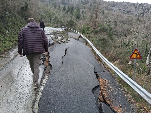 Καλαμάτα: Προληπτική εκκένωση οικισμών και σοβαρά προβλήματα από την κακοκαιρία