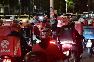 Τσικνοπέμπτη χωρίς delivery: 24ωρη απεργία στην efood «παγώνει» τις διανομές