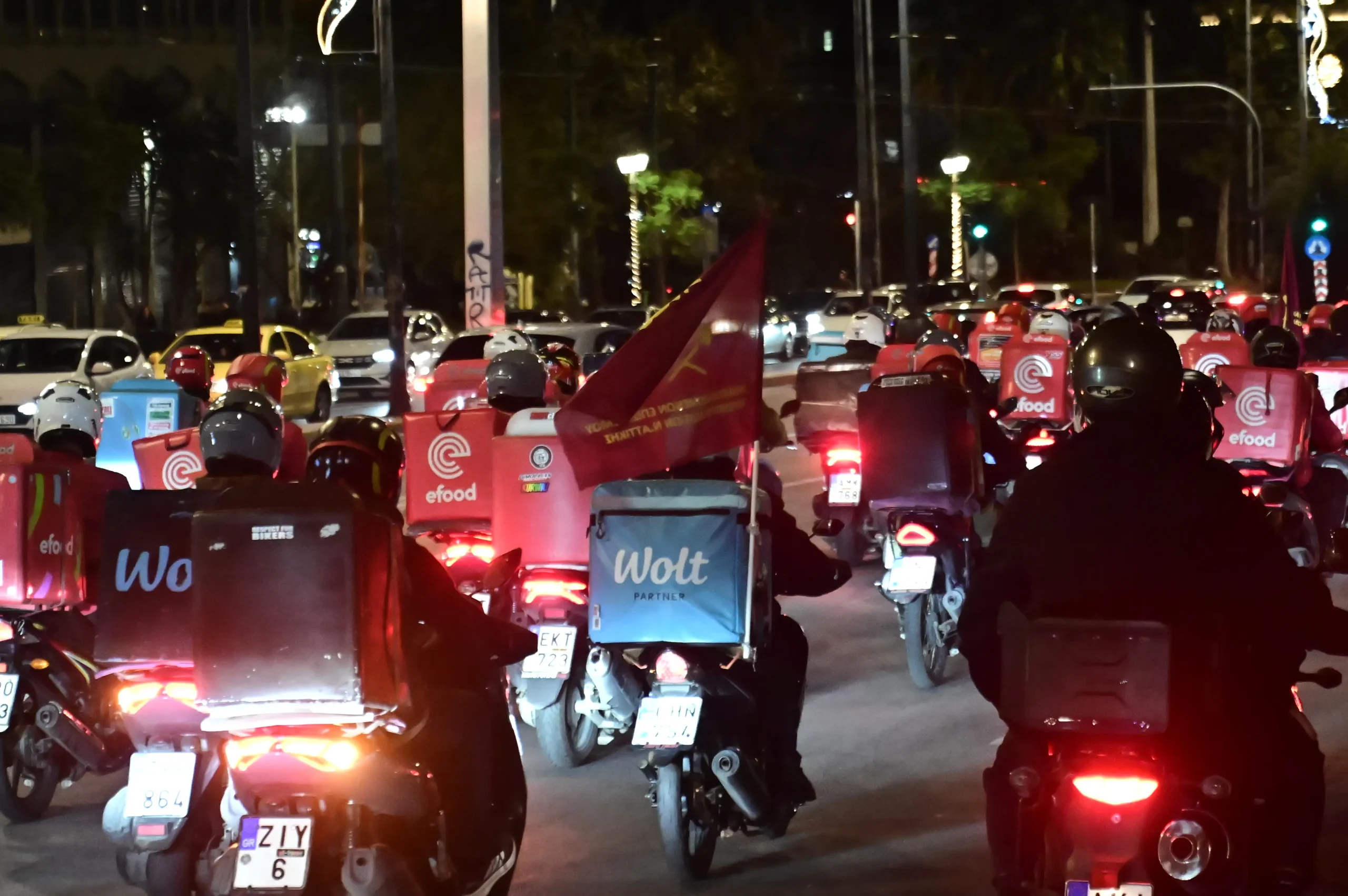 Τσικνοπέμπτη με απεργία στην efood – Στους δρόμους οι διανομείς