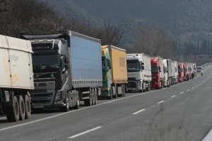 «Φρένο» μέσω ΦΕΚ στην κυκλοφορία φορτηγών στους μεγάλους αυτοκινητόδρομους