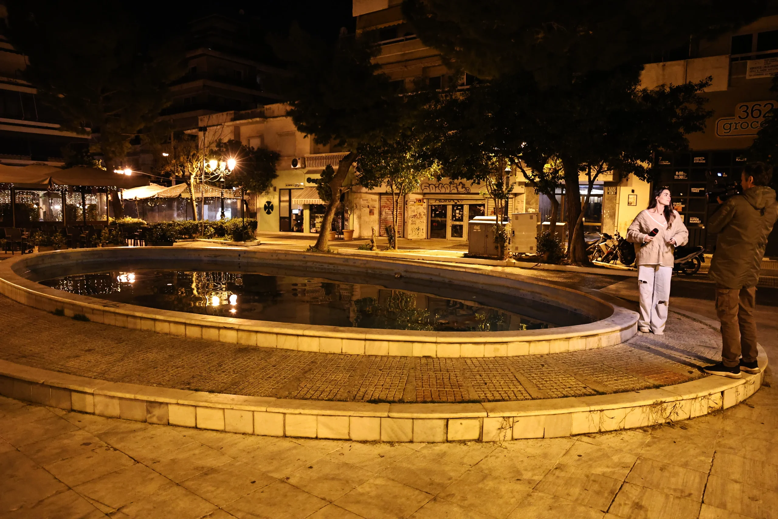 Καλλιθέα: Οι σκηνές πανικού τη στιγμή που βρέθηκε το κοριτσάκι στο σιντριβάνι (vid)