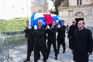 Συγκίνηση στο τελευταίο αντίο στην Ελένη Γλύκατζη-Αρβελέρ