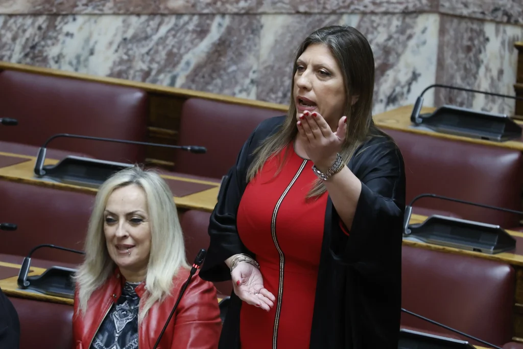 Σφοδρή σύγκρουση στη Βουλή για τις συλλογικές συμβάσεις – «Κηφήνες οι βουλευτές της ΝΔ»