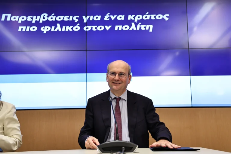 Τέλος στη γραφειοκρατία: Πώς οι 14 νέες παρεμβάσεις απλοποιούν τη ζωή των πολιτών