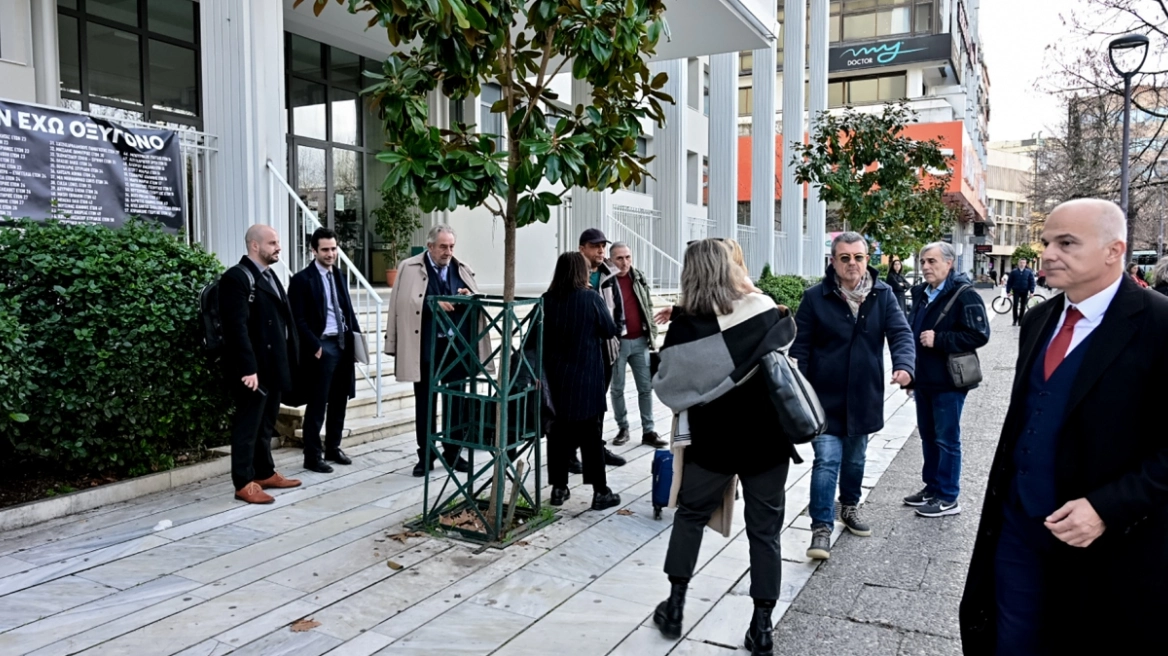 Χάος στη δίκη για τα Τέμπη – Διακόπηκε η διαδικασία. Τι συνέβη