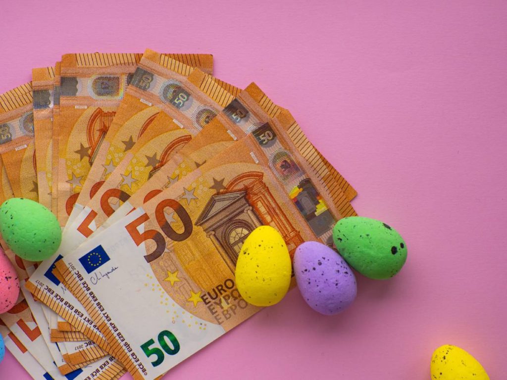 Πάσχα: Πώς θα αμειφθούν οι εργαζόμενοι για τις αργίες