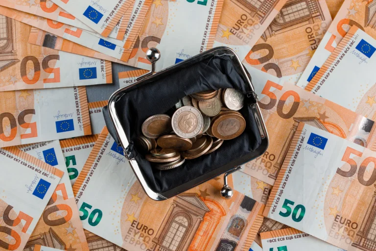 Νέα ενίσχυση για χήρες – Επίδομα 300 ευρώ από τα 60