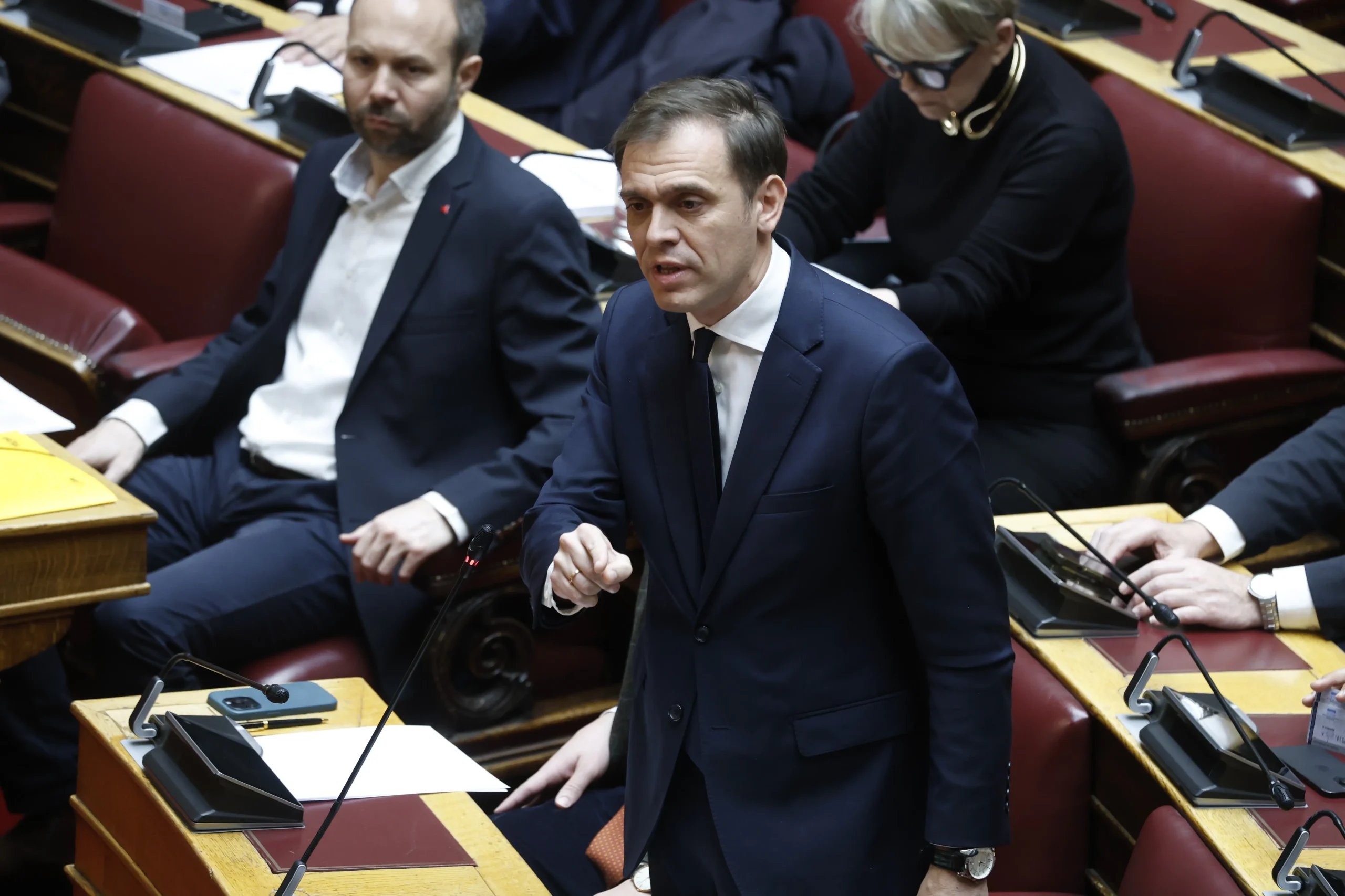 Βουλή: Άρση ασυλίας για Μάντζο