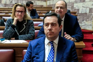 “Γαλάζιες” μαζώξεις και “καρφώματα”
