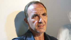Στη Νέα Δημοκρατία θέλουν, αυτός θέλει;