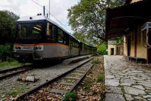 Κλειστός ο Οδοντωτός μετά από νέα κατολίσθηση στη χαράδρα του Βουραϊκού