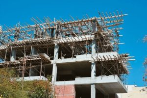 Συναγερμός για ιδιοκτήτες και εργολάβους: Ποιοι πρέπει να ενημερώσουν το ΥΠΕΝ