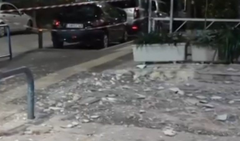 Παλαιό Φάληρο: Ζαρντινιέρες έπεσαν σε πεζοδρόμιο μπροστά από κατάστημα