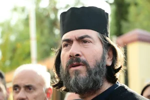 Κιβωτός του Κόσμου: Πρόταση παραπομπής του πατέρα Αντώνιου και της πρεσβυτέρας για κακουργήματα