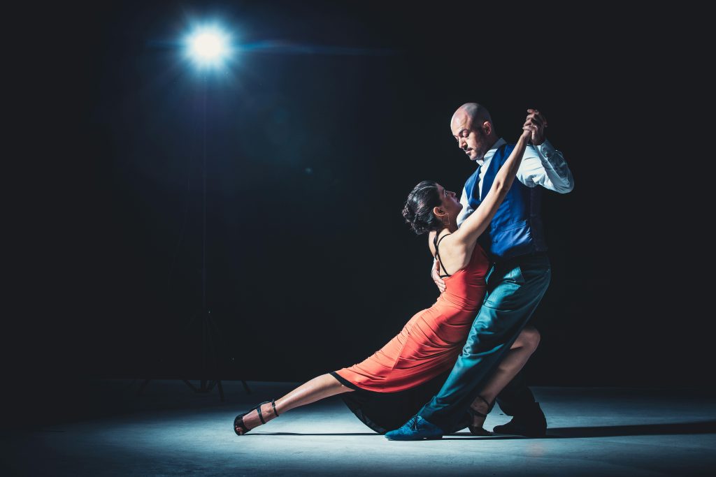 Ζευγάρι χορεύει tango (Πηγή Φωτογραφίας: pexels)