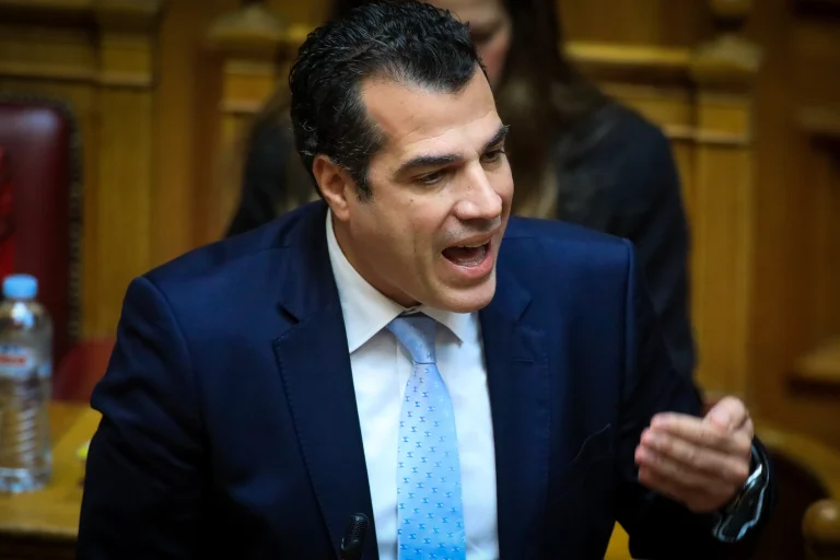 Σύγκρουση Πλεύρη με την αντιπολίτευση για το πολύνεκρο ναυάγιο στη Χίο