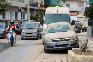 Άστατος ο καιρός με καταιγίδες, αφρικανική σκόνη και θυελλώδεις νοτιάδες