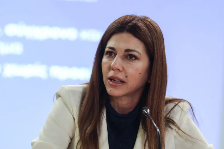 Εξίσωση πτυχίων ΑΕΙ – ΤΕΙ: Τι αλλάζει για 400.000 αποφοίτους με τη νέα ρύθμιση