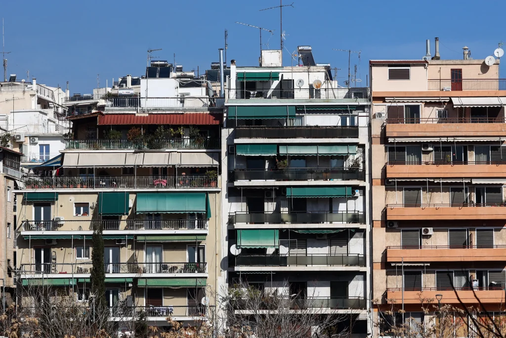 «Ωρολογιακή βόμβα» τα παλαιά κτίρια – Στα όριά τους οι ηλεκτρικές εγκαταστάσεις