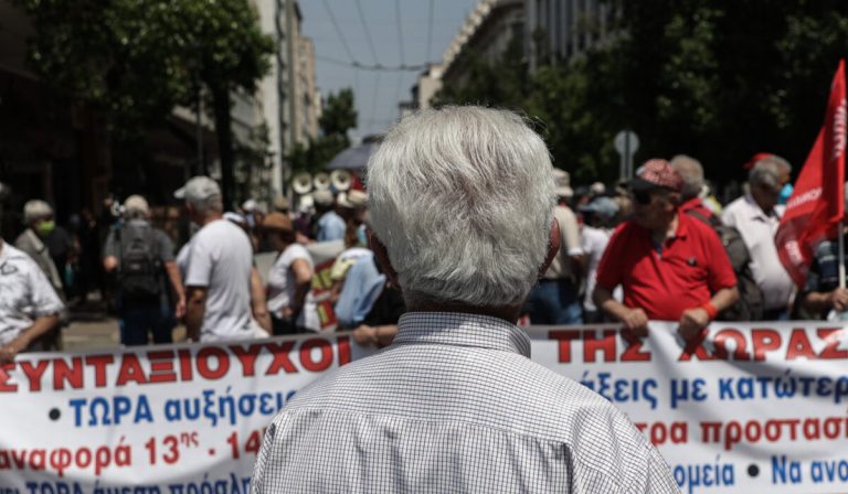 Οι έξι κρατήσεις που «ψαλιδίζουν» τα αναδρομικά
