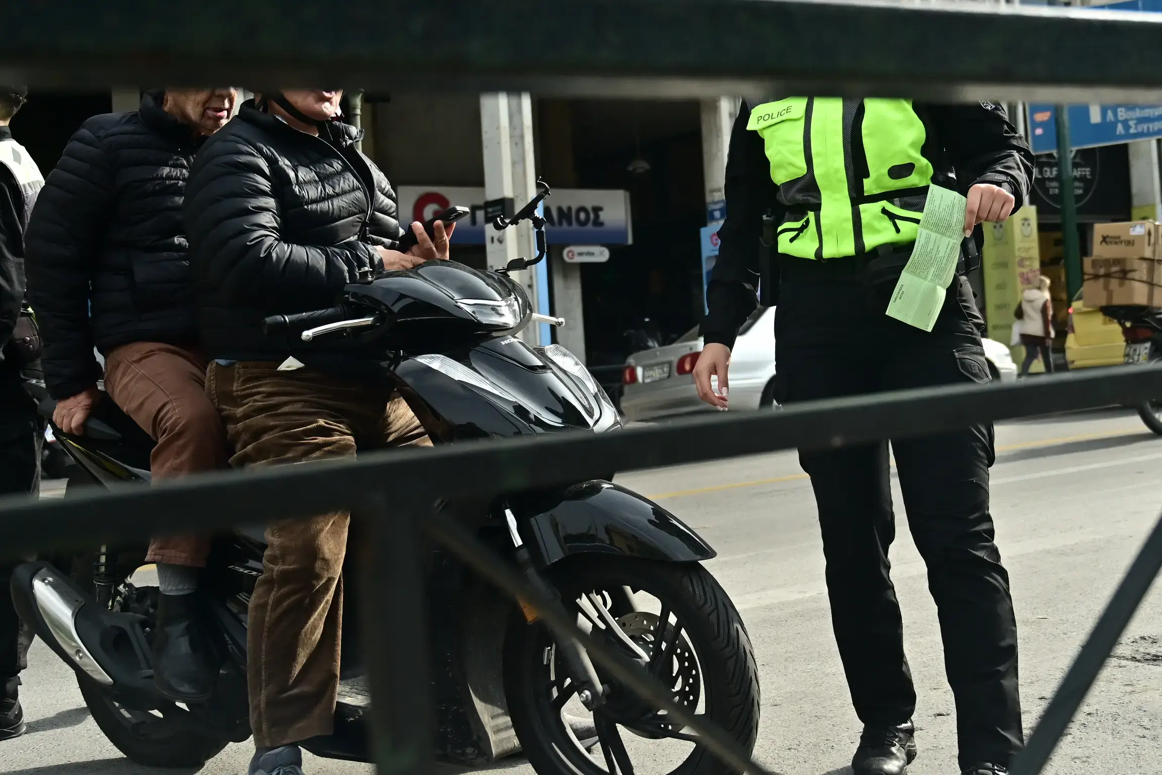 Σαρωτικό μπλόκο της Τροχαίας στην Αττική: 20 συλλήψεις και πάνω από 3.500 παραβάσεις