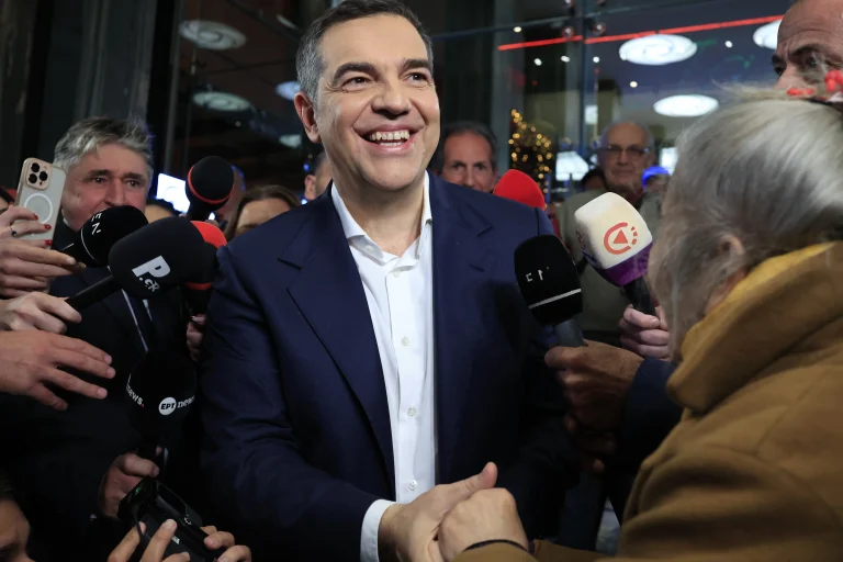 Στο Προεδρικό ο Αλέξης Τσίπρας – Συνάντηση με τον Κωνσταντίνο Τασούλα