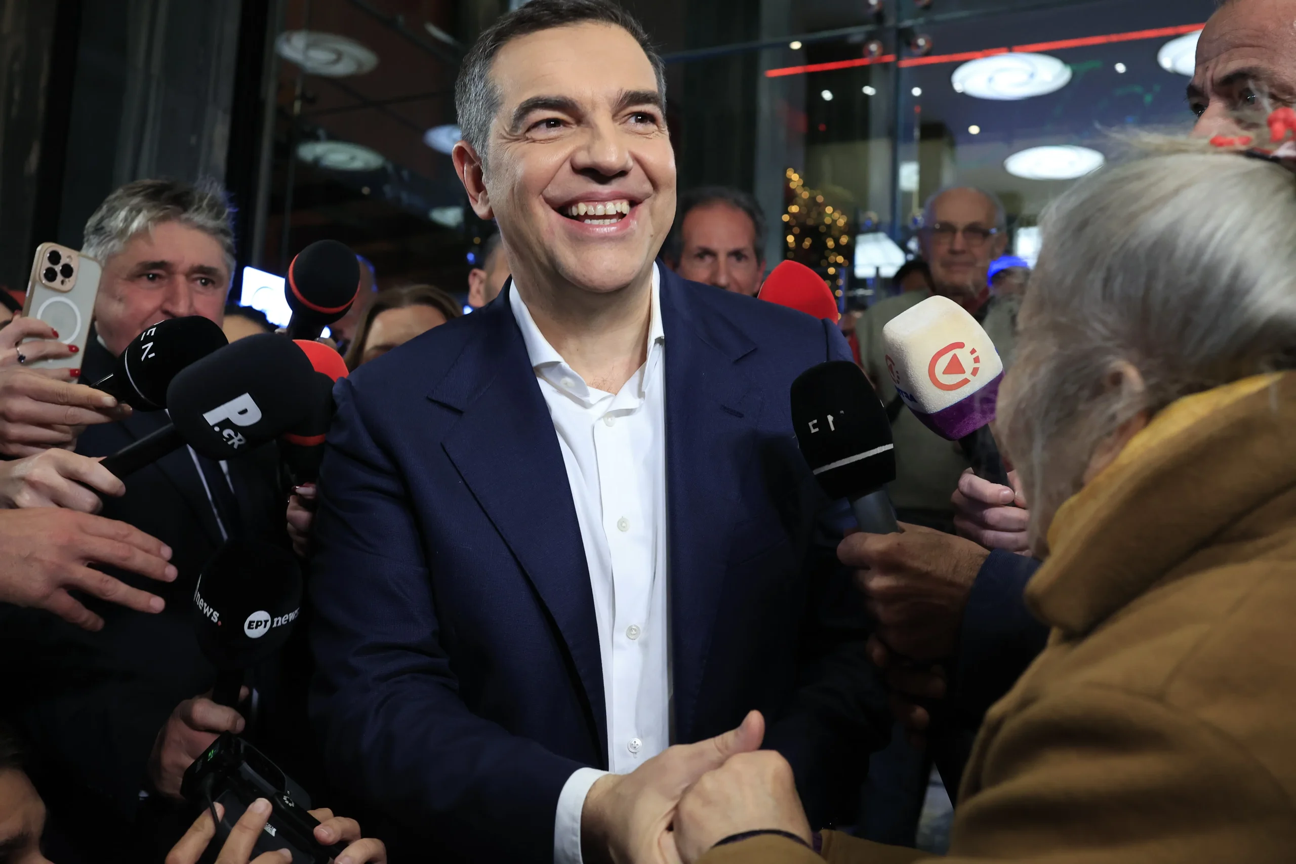Στο Προεδρικό ο Αλέξης Τσίπρας – Συνάντηση με τον Κωνσταντίνο Τασούλα