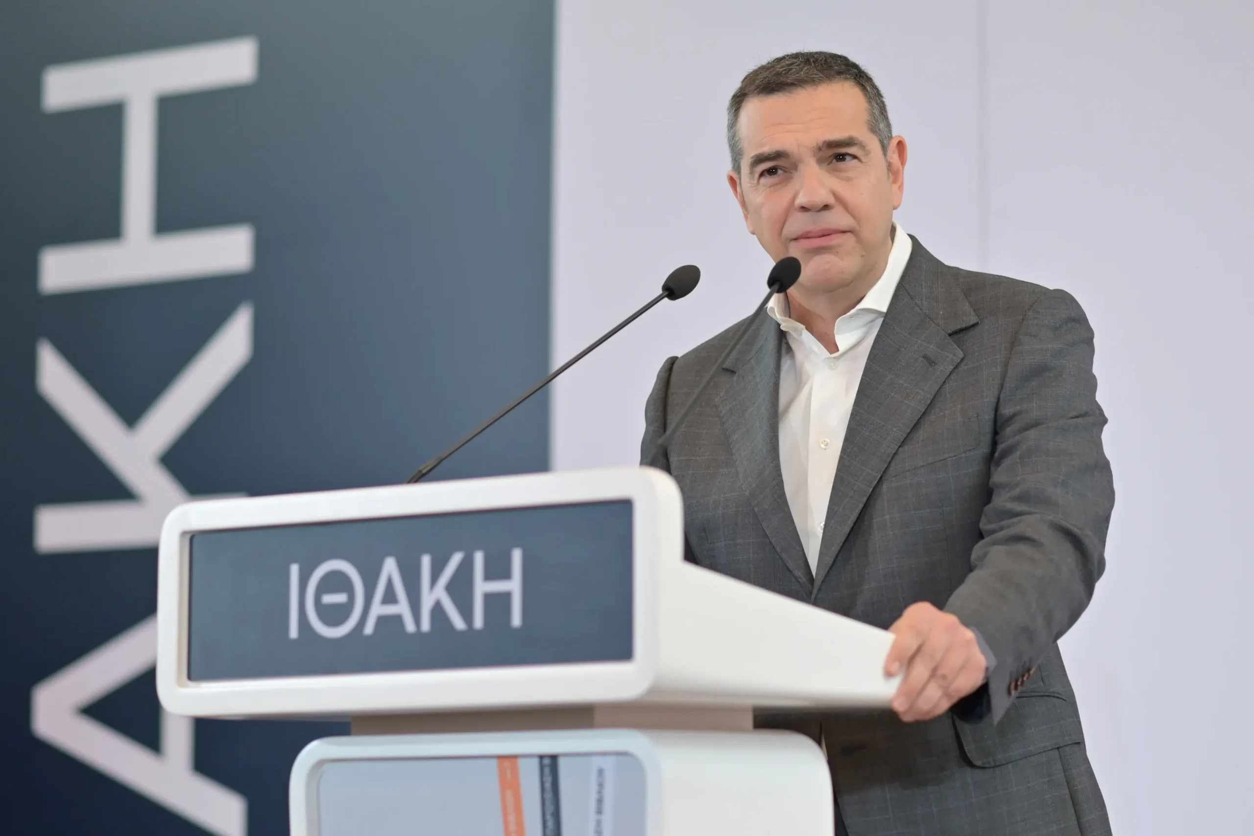 Δείτε σε ζωντανή μετάδοση την ομιλία Τσίπρα από την παρουσίαση του βιβλίου «Ιθάκη» στη Λάρισα