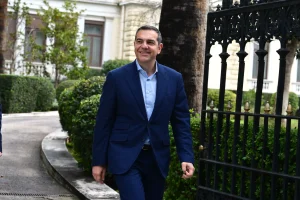 Αλέξης Τσίπρας: «Να αυξήσουμε τους μισθούς των εκπαιδευτικών – Να καταργήσουμε τις Πανελλαδικές Εξετάσεις»