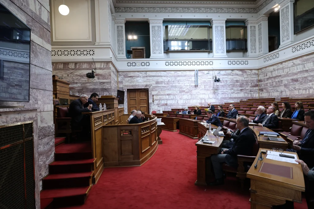 Βουλή: Νέο νομοσχέδιο για τη διαφθορά με παρεµβάσεις στη Δικονοµία