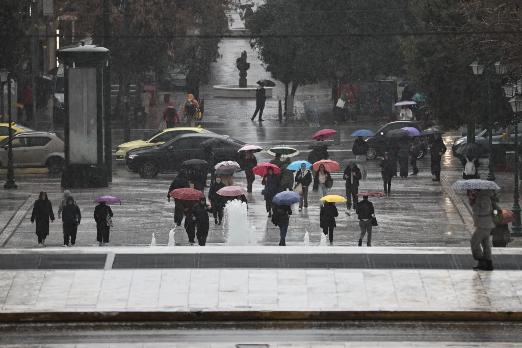 Χαλάει ο καιρός στην Αττική: Τι ώρα ξεκινούν οι καταιγίδες