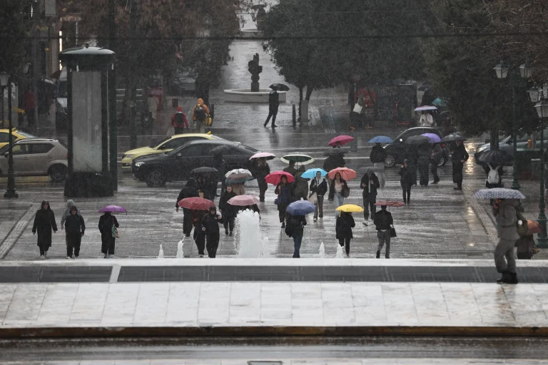 Χαλάει ο καιρός στην Αττική: Τι ώρα ξεκινούν οι καταιγίδες
