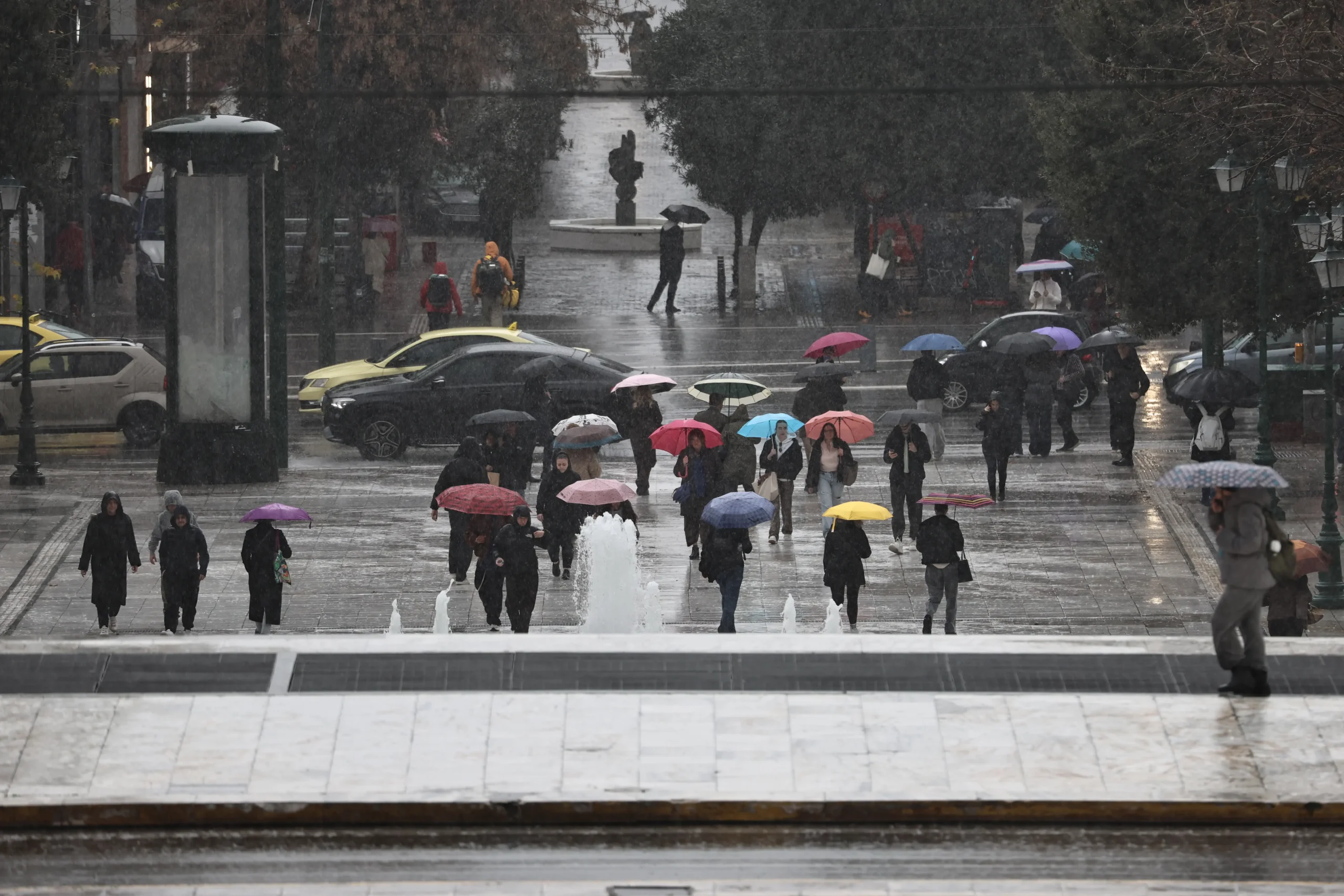 Χαλάει ο καιρός στην Αττική: Τι ώρα ξεκινούν οι καταιγίδες