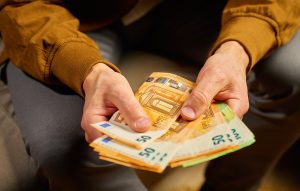 ΔΥΠΑ και e-ΕΦΚΑ: Πληρωμές άνω των 69,4 εκατ....